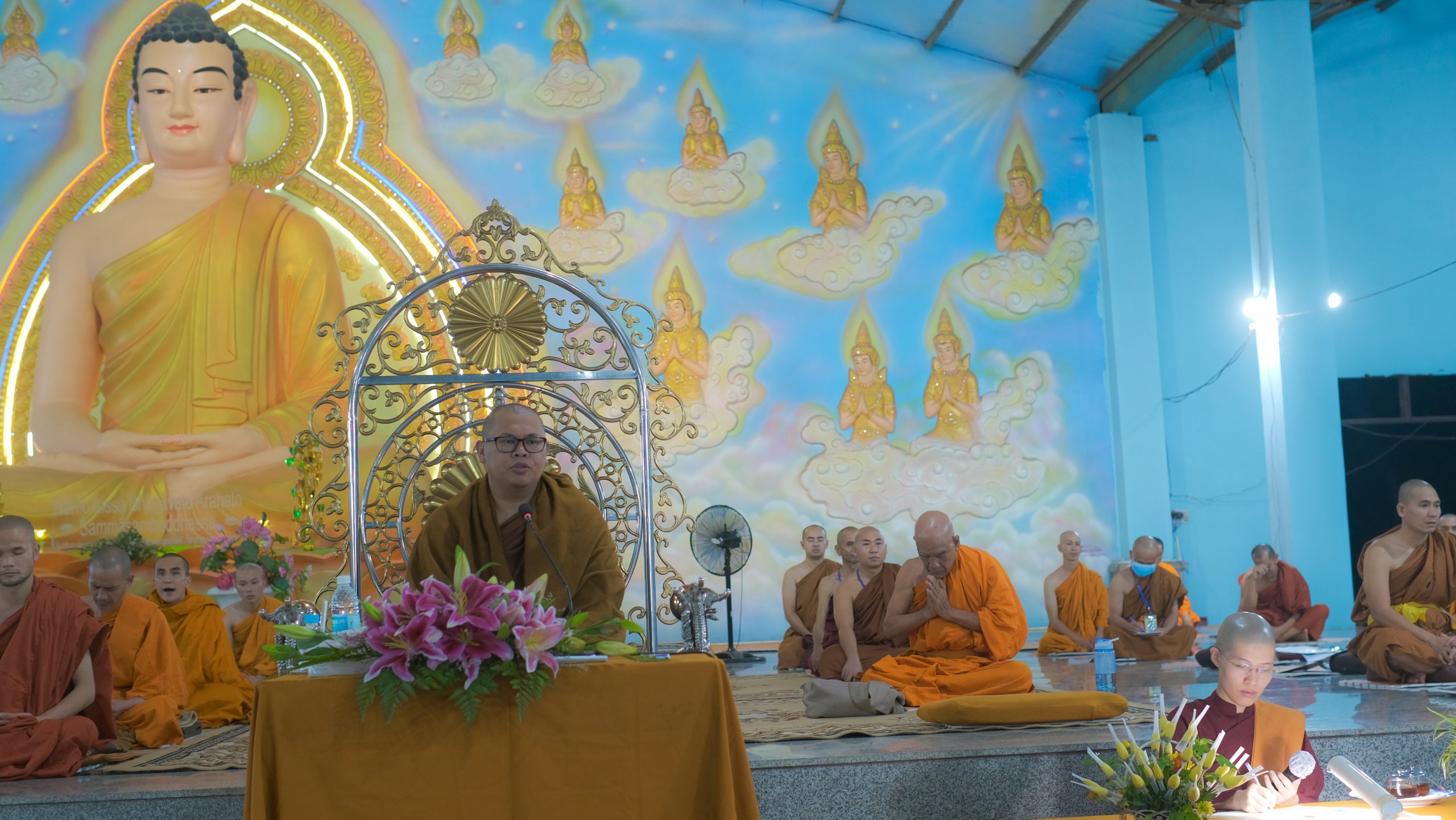 tue minh Buddhist activities