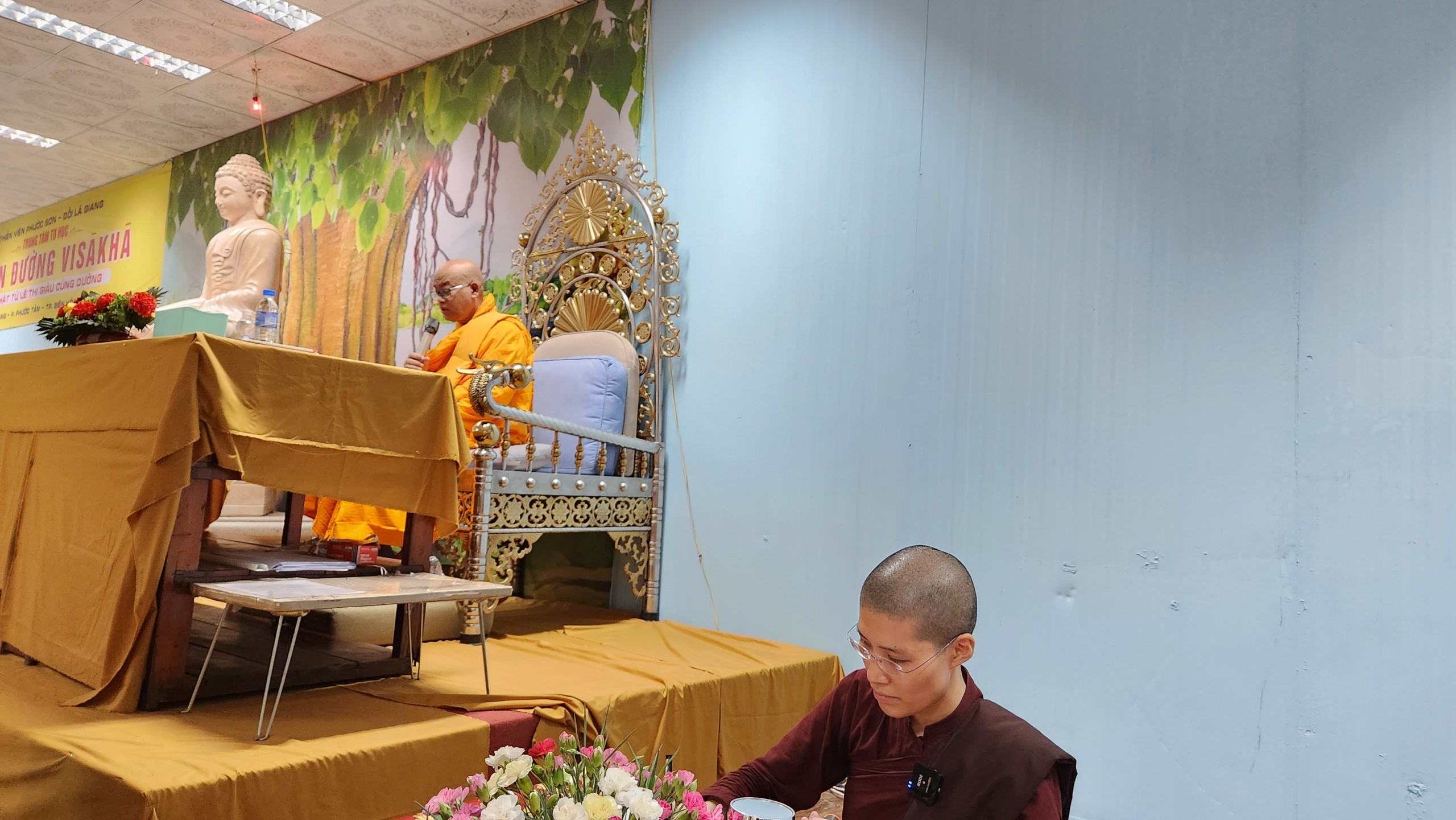 tue minh Buddhist activities